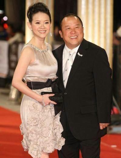 黄子佼求婚成功,女友小19岁,但为什么45岁的曾宝仪至今未嫁?