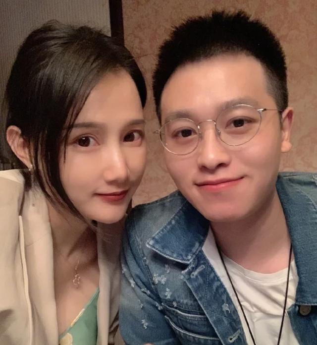 卢本伟老婆照片图片