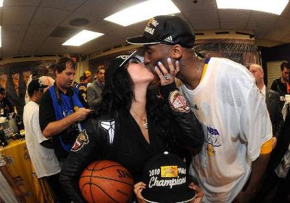 "科嫂"瓦妮莎有多迷人?年轻时颜值逆天,如今身材不输卡戴珊