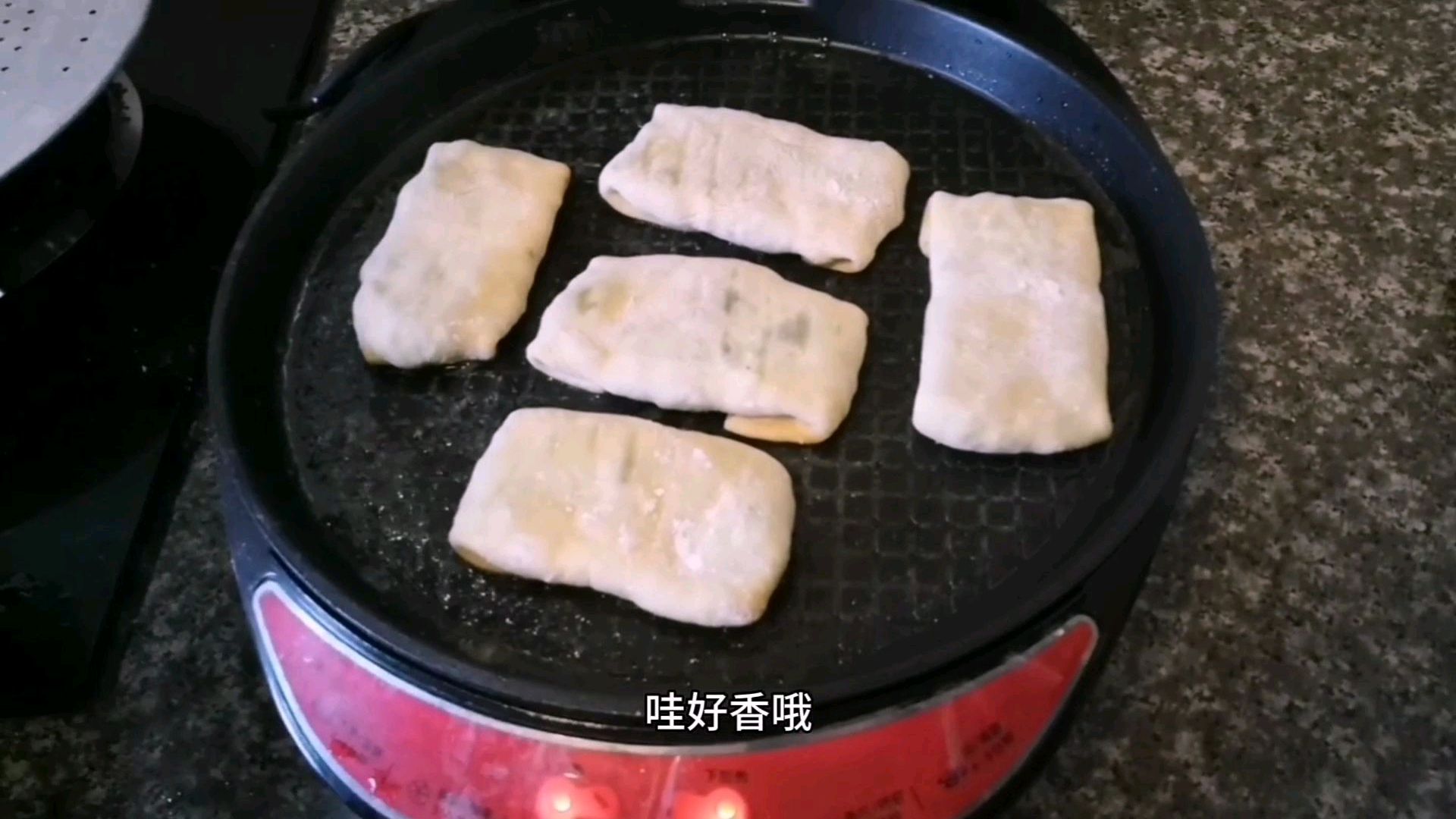 菠菜鸡蛋盒子的简单教程,外酥脆,香味四溢