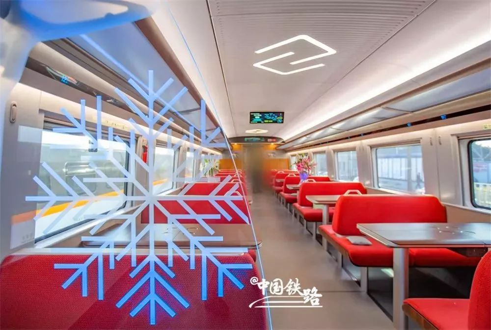 蓝暖男,绿巨人,超长长长陆地航班……复兴号新型动车组公开亮相