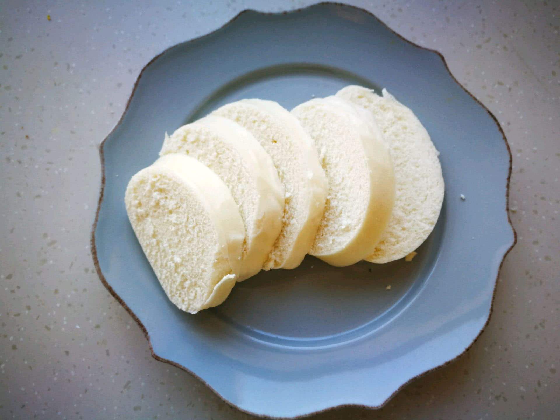 简单的中式早餐"鸭蛋煎馒头片",奶香脆黄,可以当宝宝食谱哦!