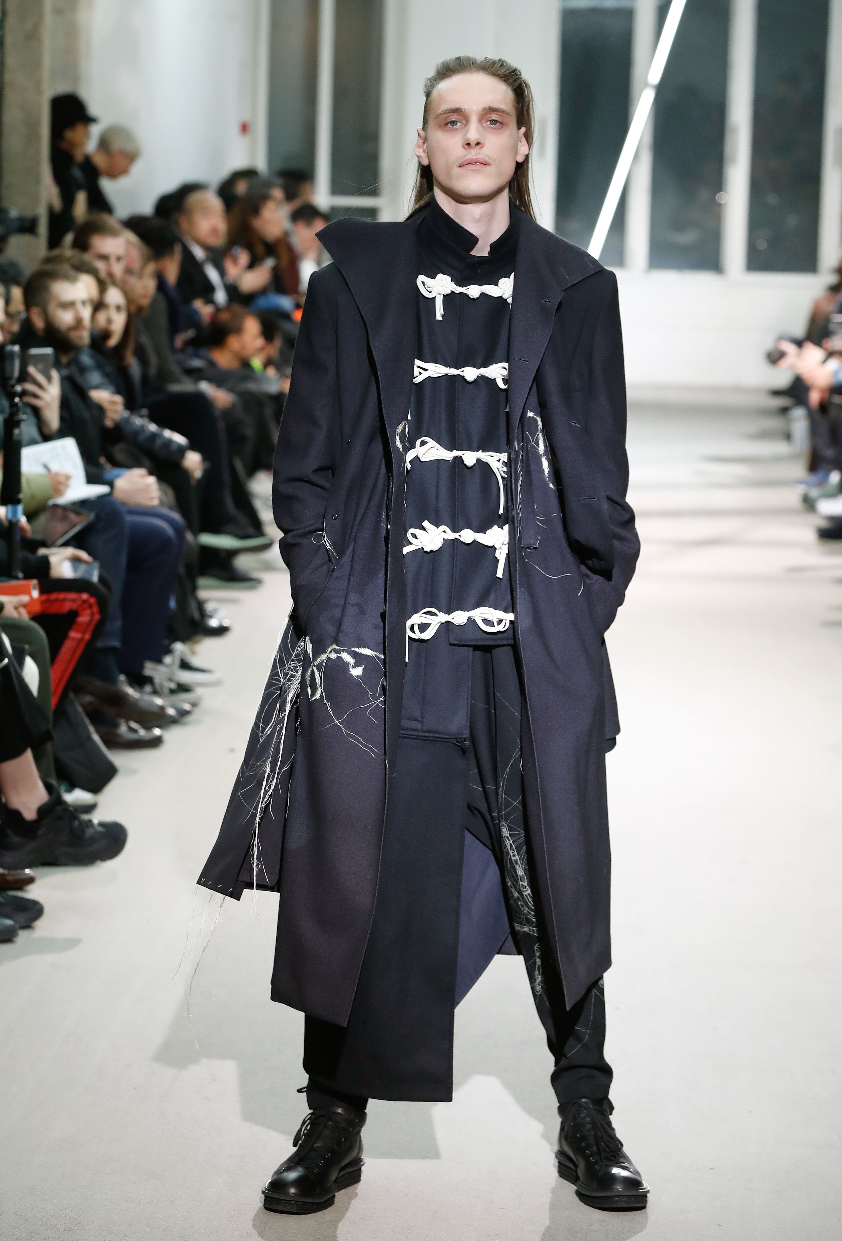 巴黎男装周——山本耀司发布秋冬男装