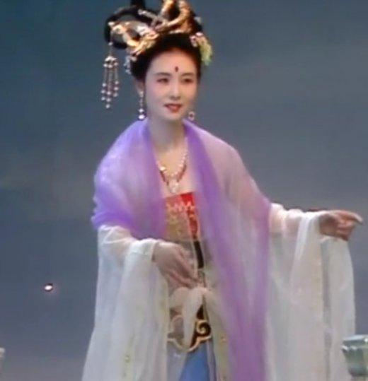 86版《西游记》中的嫦娥,如今已捐建100所小学,网友:人美心善
