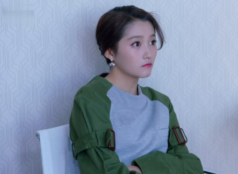 《极光之恋》汪函月在桌底下和雷项袁调情,被捡笔的陈雅萌撞见!