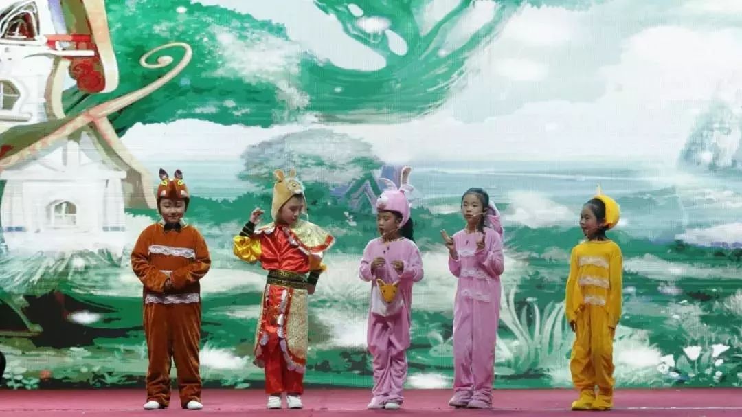 贺兰电视台"大门牙"即将登上中央电视台星光影视基地,参加颁奖盛典啦!