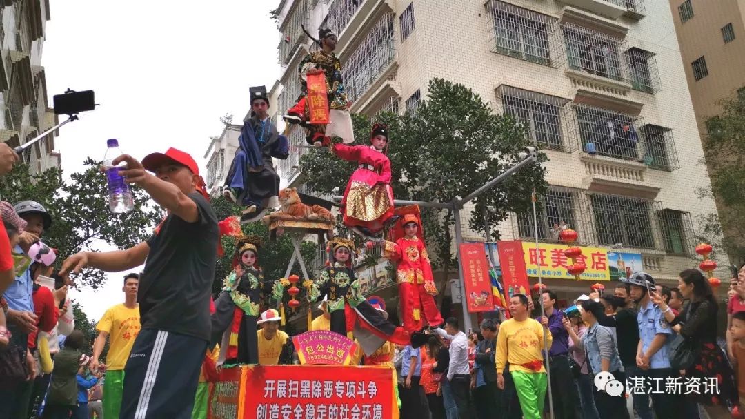 湛江赤坎百姓村年例大巡游盛典,百人穿令箭,飘色,精彩纷呈