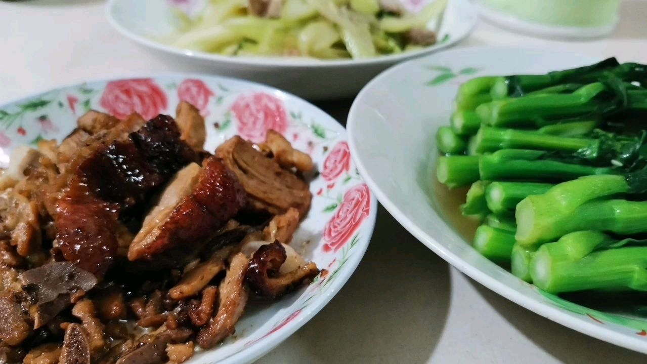 80后一家四口在佛山打工,煮盆盐水菜心抢着吃,比肉还香