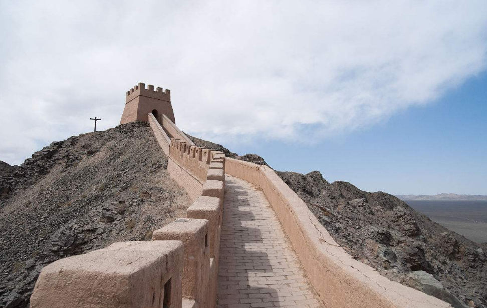 秦朝人民修长城修了五年,约为22000千米,一共花了多少钱?