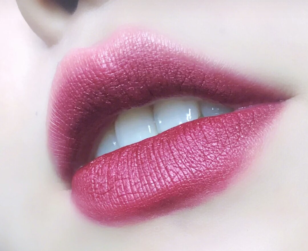 mac圣诞银管口红,梅子色桃红色,都是黄皮踩雷色,不要浪费钱!