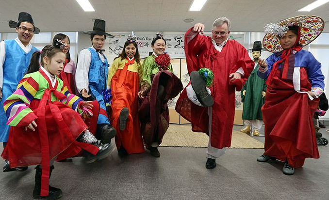 亚洲人过春节:韩国春节祭拜祖先,马来西亚华人不吃饺子