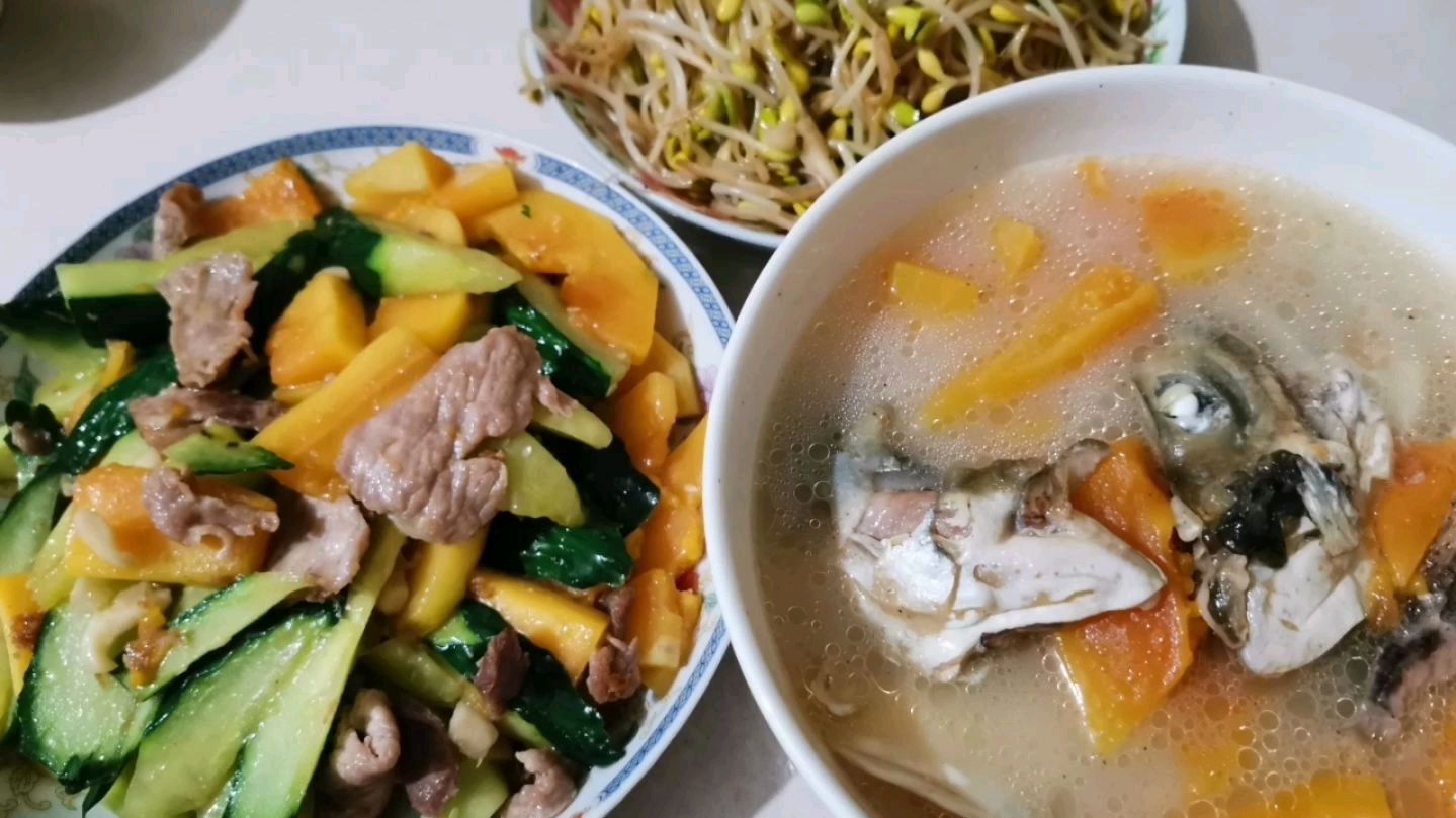 广东人喜欢煮木瓜汤,健脾消食,养颜丰胸下奶,做法简单