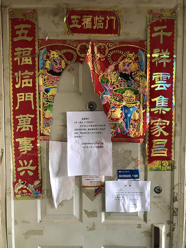 孙小果名下公司实缴资金超千万 开豪车去别墅探望父母