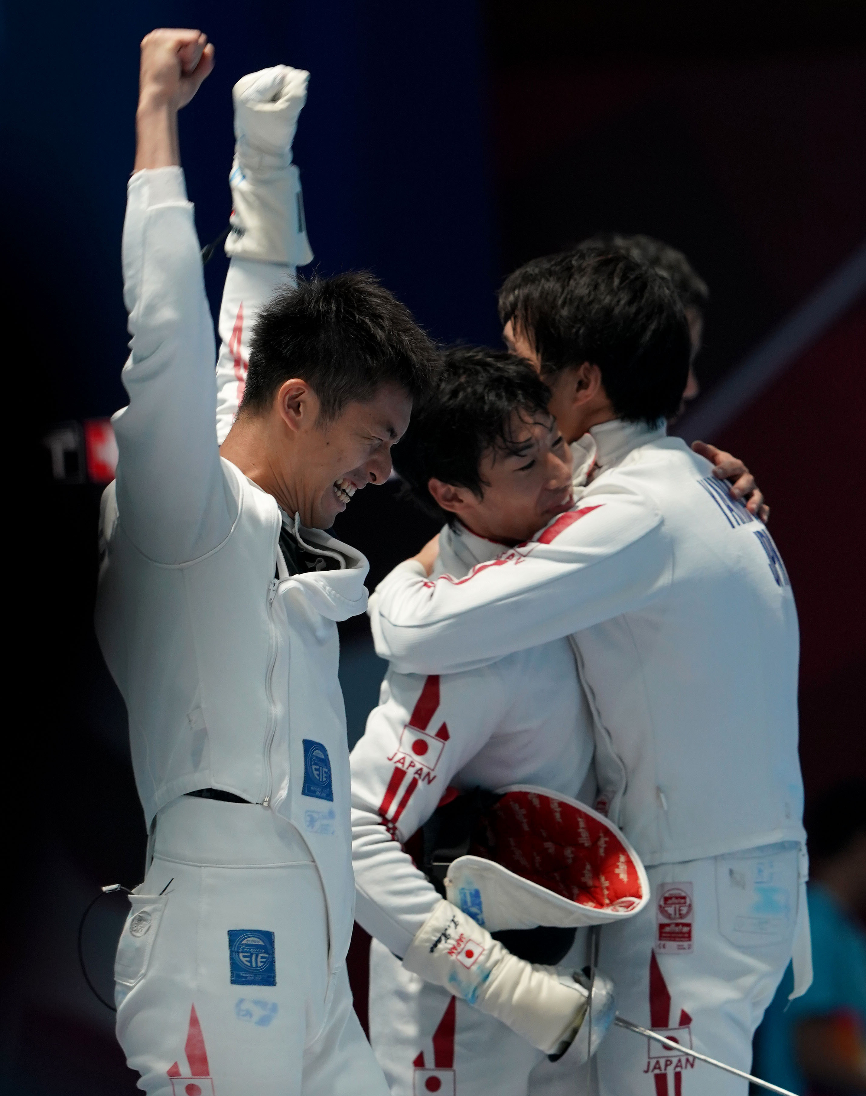 击剑——日本队夺得男子重剑团体冠军(1)