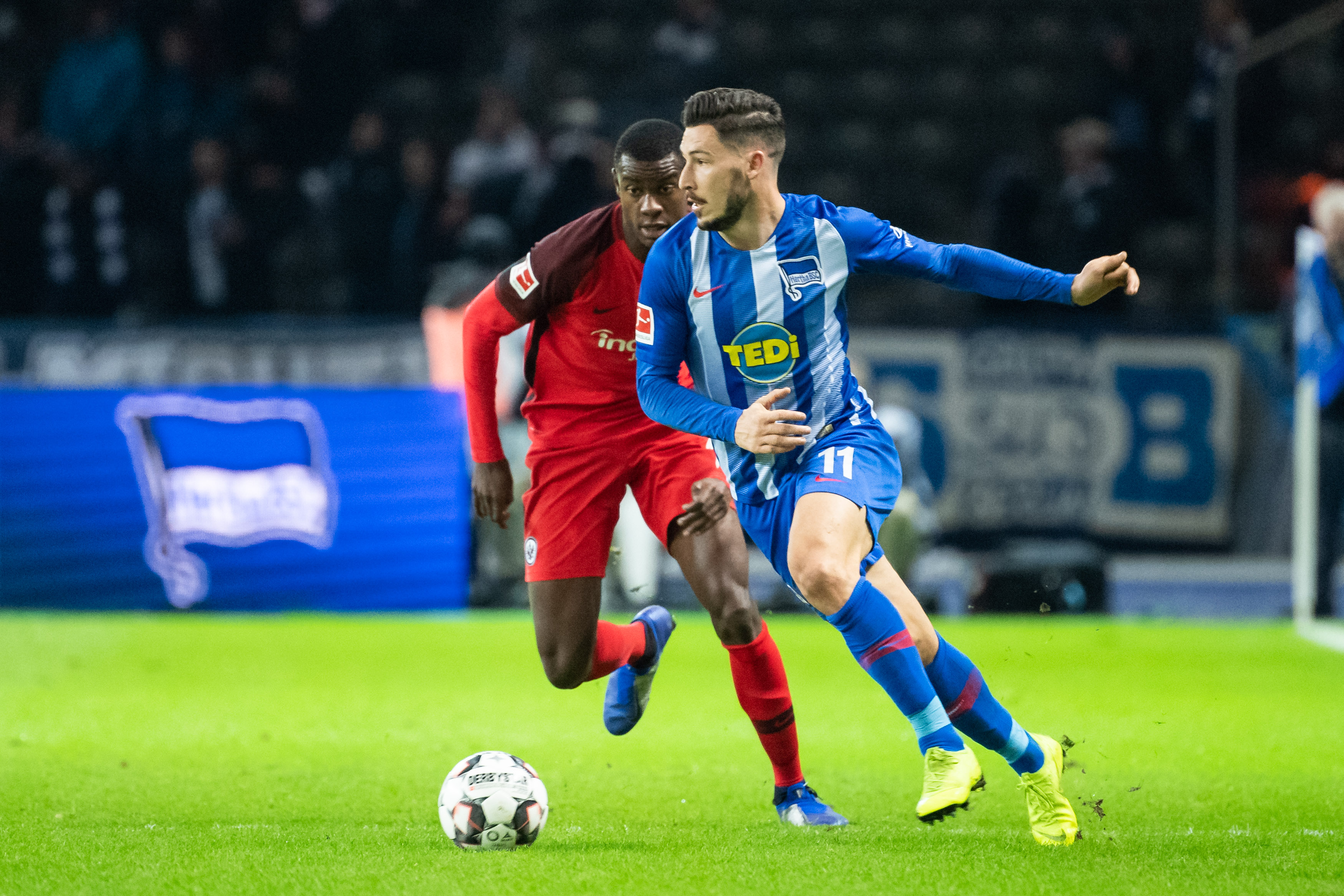 足球——德甲:柏林赫塔胜法兰克福