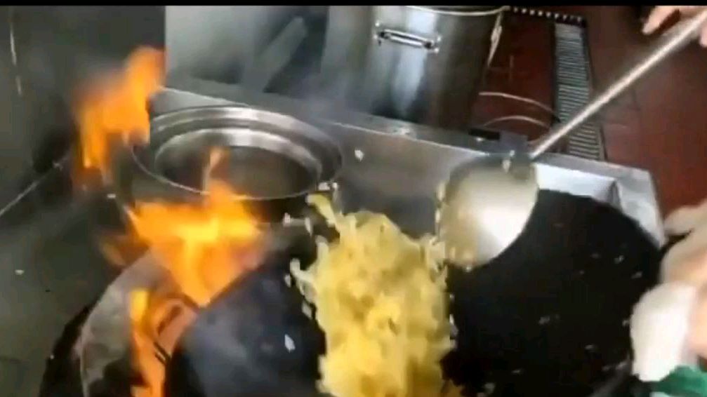 粒粒分明的黄金蛋炒饭,金黄诱人,营养美味,好看又好吃