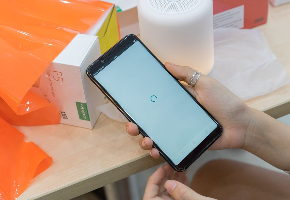 oppof5手机测评,简约时尚的自拍手机