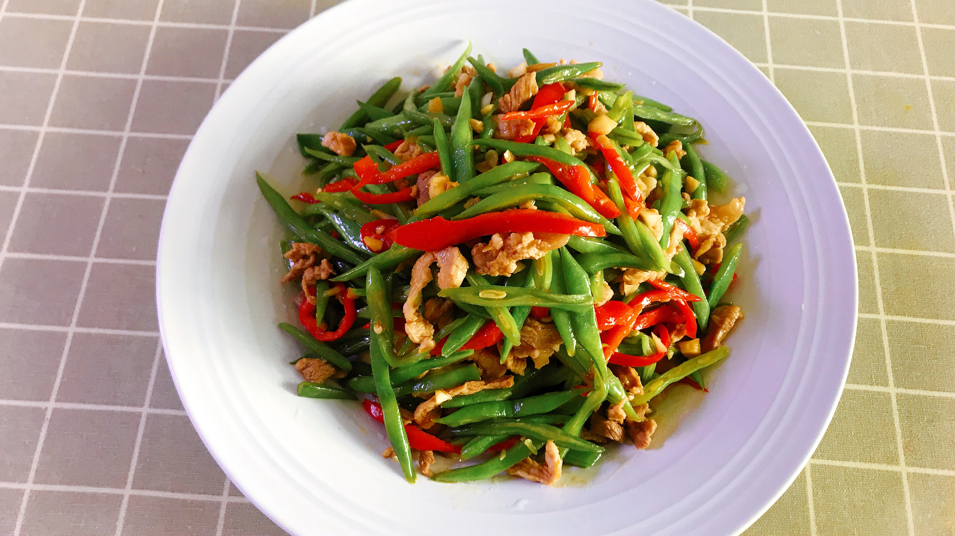 芸豆炒肉丝：荤素搭配，翠绿清爽，好吃还下饭的家常炒菜
