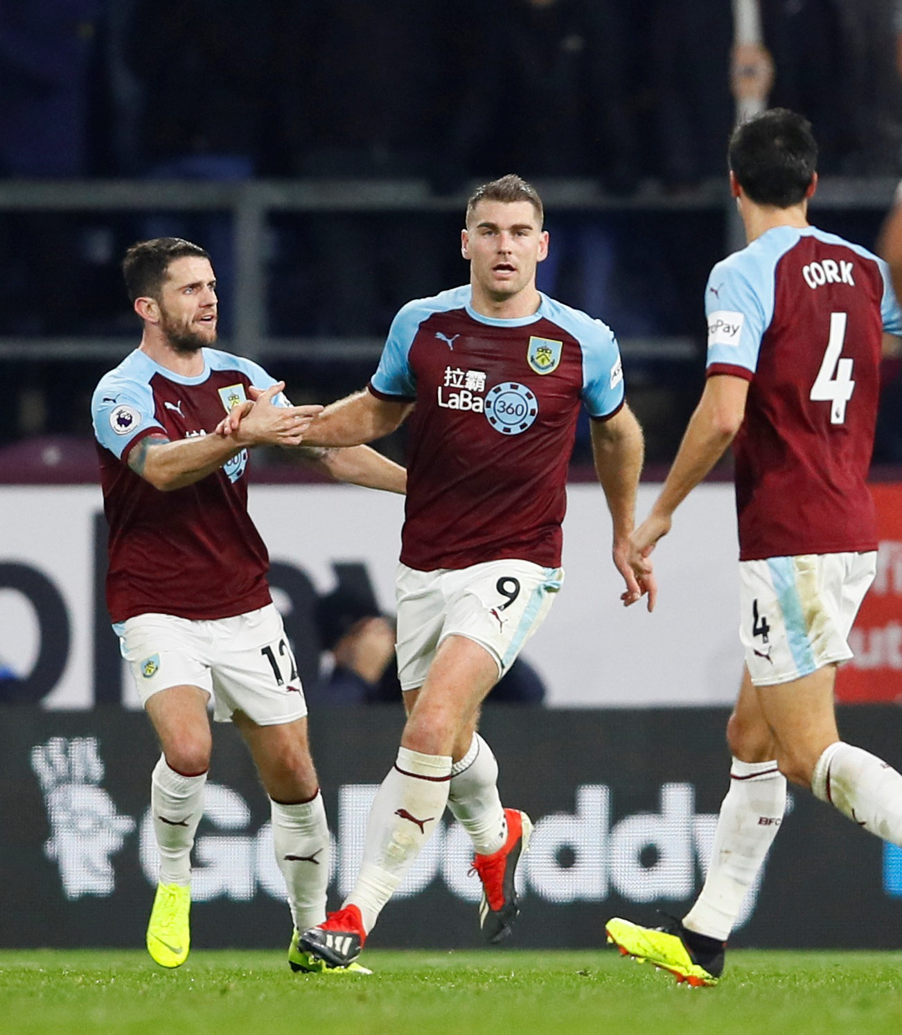 足球——英超联赛:伯恩利不敌纽卡斯尔联