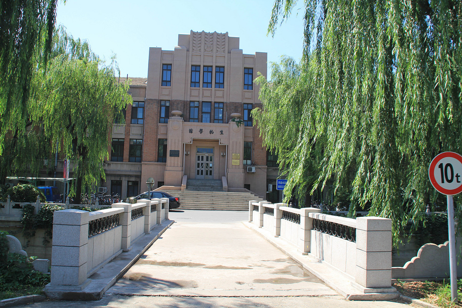 春天的清华大学,水木清华的美景更加动人.