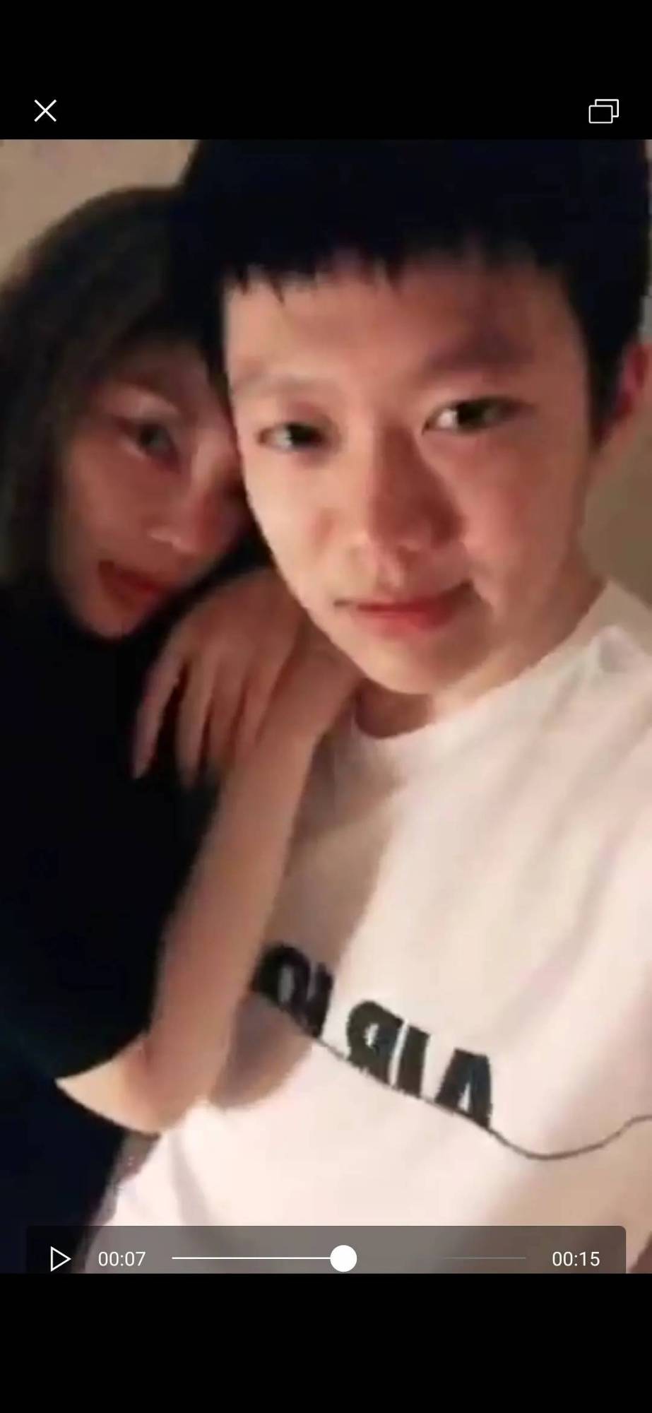 李小璐pgone石锤?亲密视频被疯传,网友:璐出马脚,心疼贾乃亮