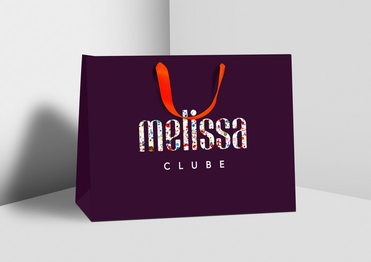 以设计著称的梅丽莎,居然选择了"万花筒"的品牌标识!