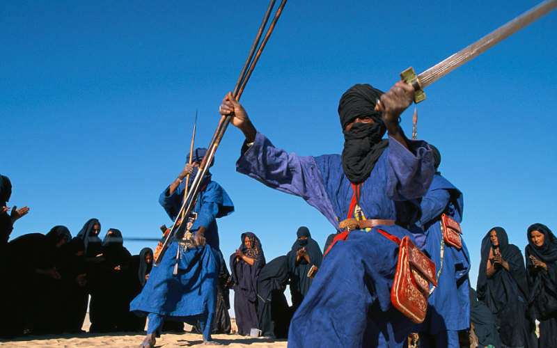 不同国家的服饰风情:图阿雷格人戴口罩,尼日利亚多样化