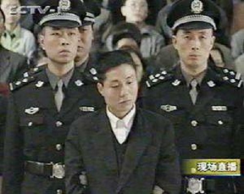 中国第一悍匪张君,扬言"不怕死",审判后却躲在被窝里哭