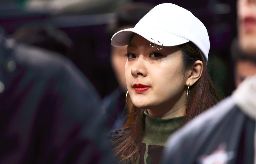 cba全明星星锐赛 翟晓川娇妻现场观战成焦点 球迷:颜值真的高!