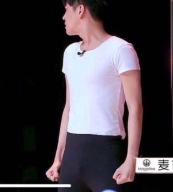 男生穿这种裤子不会尴尬吗?魏大勋在镜头里握紧了拳头!