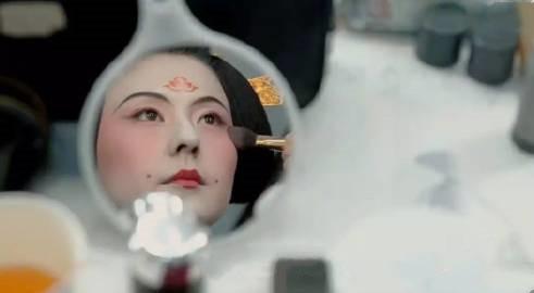 古代女子是怎么化妆的?蝴蝶唇秋娘眉,放到现代原来这么时尚!