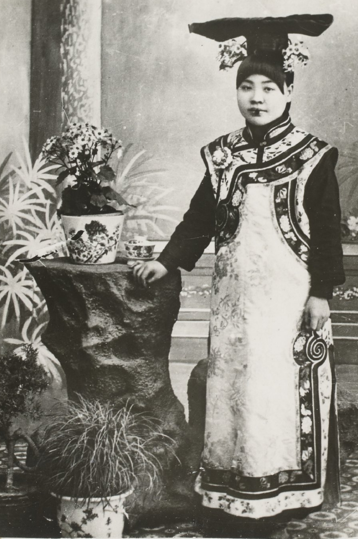 清朝贵妃格格真实照片.拍摄于1900年