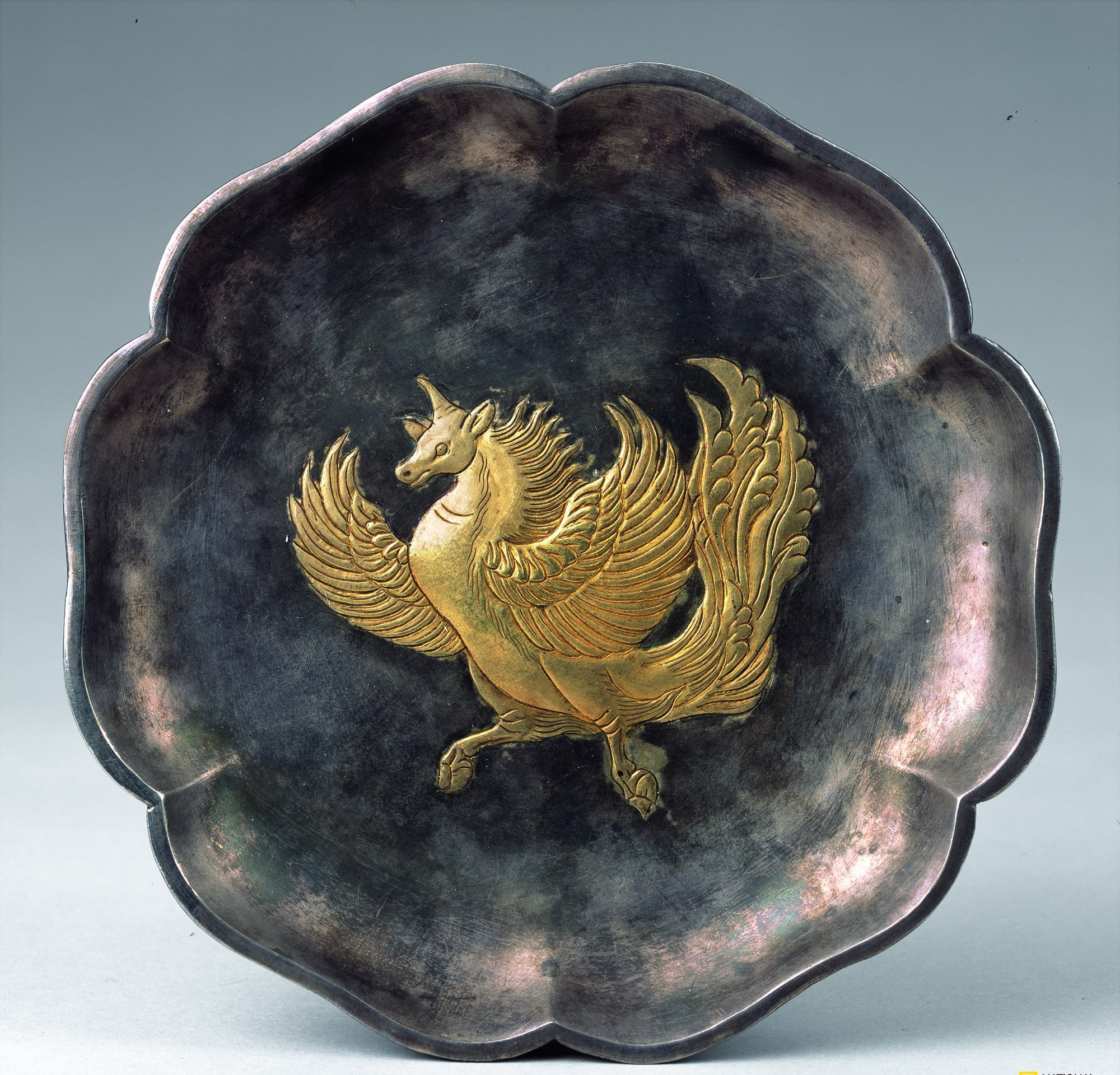 飞廉纹在银盘中出现,是唐代工匠汲取了外来器物单独