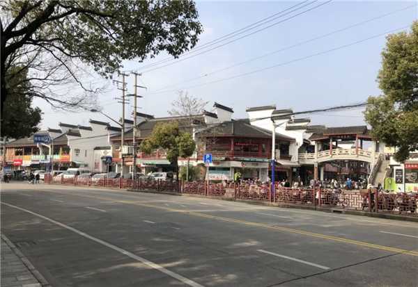 后诸行街,东起庙前街,西抵长桥街,长约150米,也是弹石路面,最窄处仅1