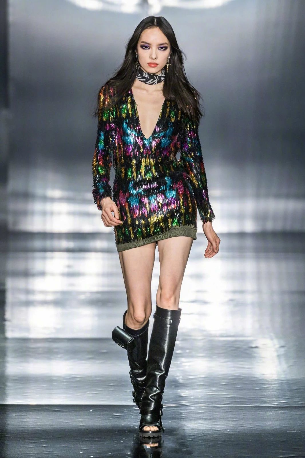 10岁身高170,比刘雯还低调的"国模之光"孙菲菲,网友:超模!