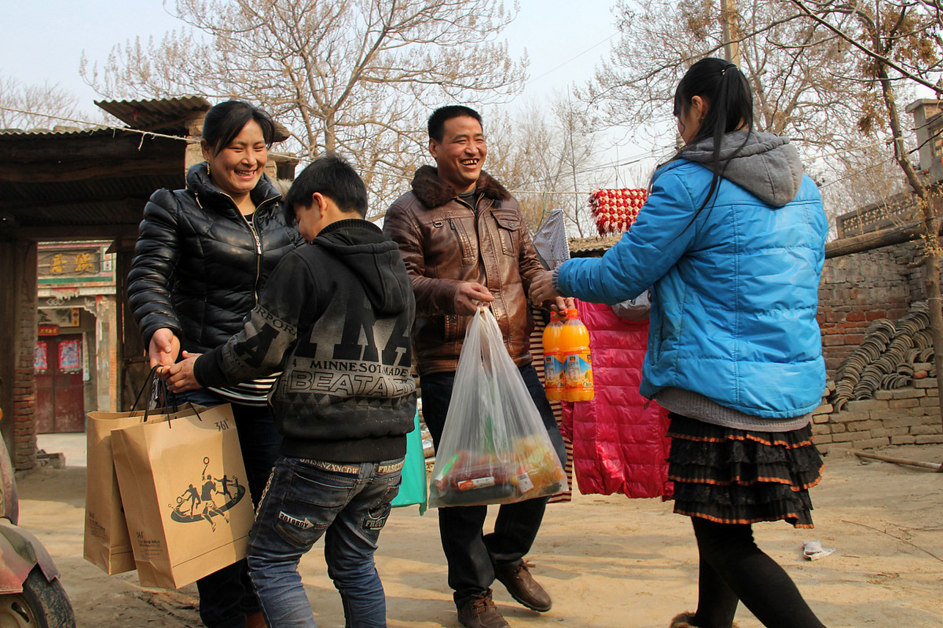为什么以前农村人走亲戚,能在亲戚家住几天,现在却没有这种现象了?