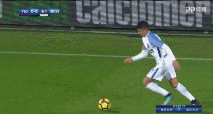 第45分钟,小西蒙尼接队友直塞一脚抽射高出.