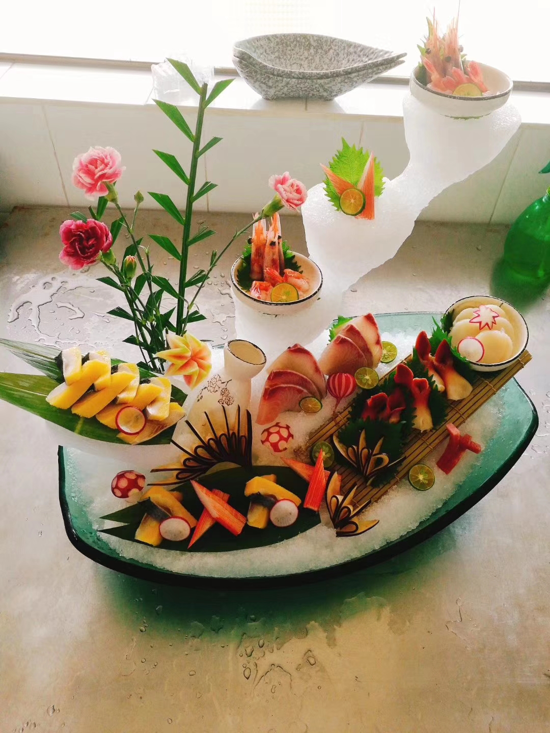 我们酒店推出的特色刺生拼盘,大家帮忙想个比较有特色的菜名呗