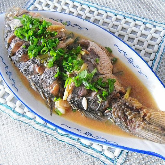 家常煎烧鲤鱼,咸鲜可口,香嫩营养下饭,十分钟就搞定