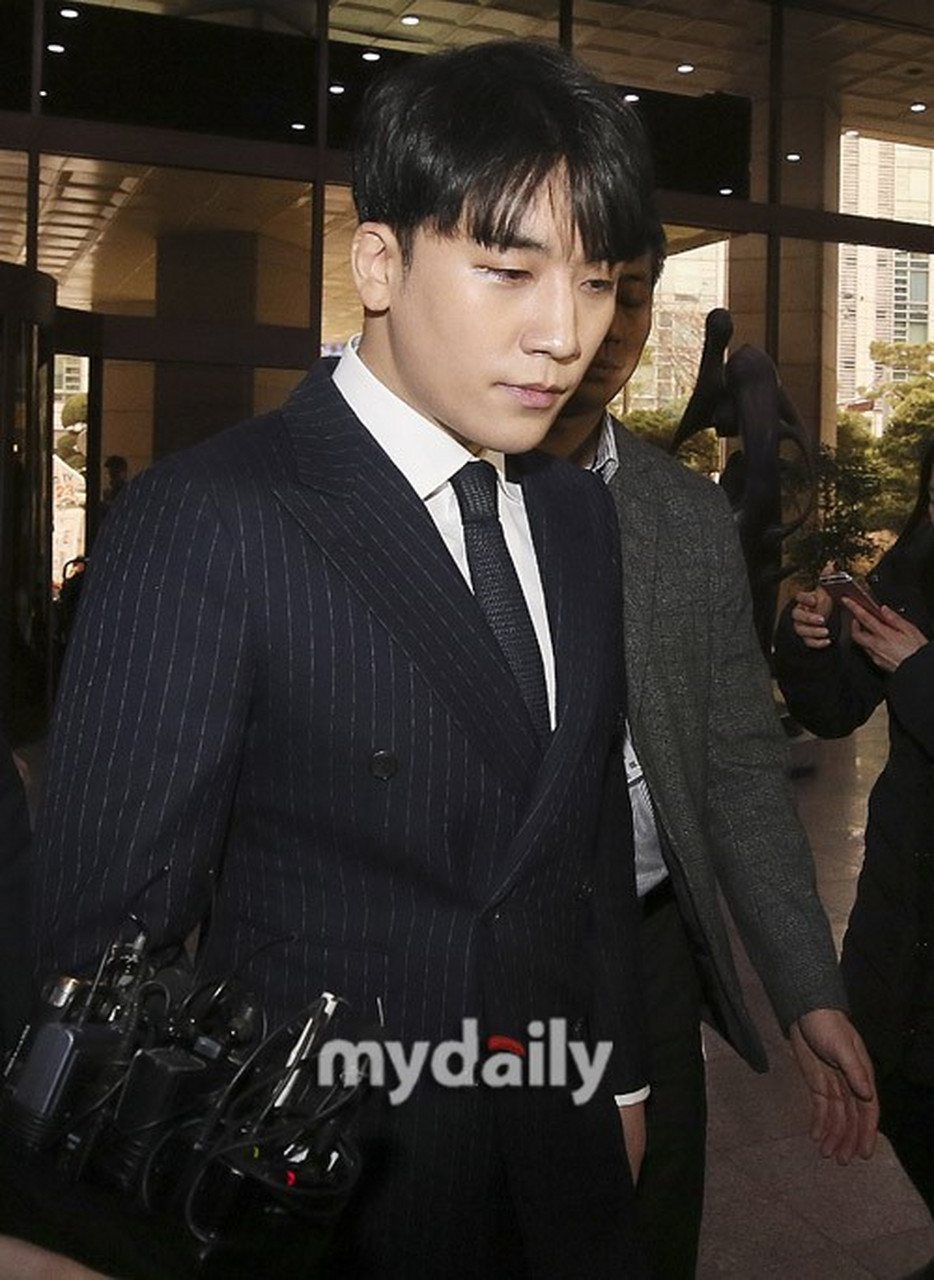 15日早晨结束调查后,#胜利申请延期入伍# ,韩国兵务厅厅长对此表示"