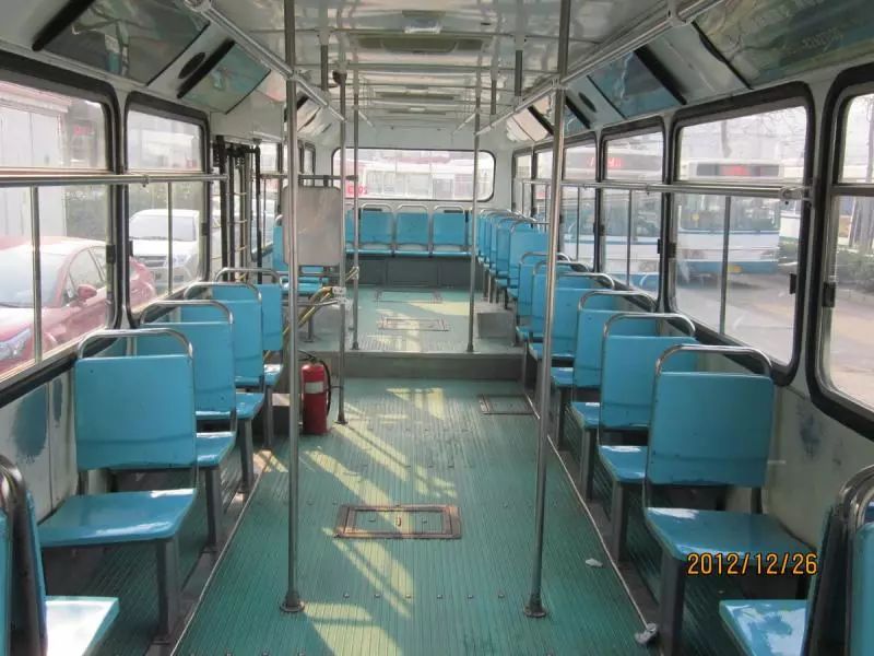 济南公交大辫子车进入空调时代!车内扛冰块降温成历史