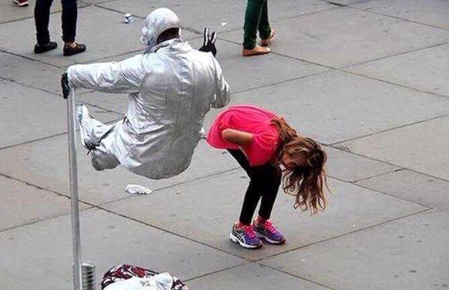 揭秘:还记得印度街头上演的"人体悬浮术"吗?其实你也能做到