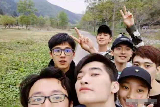 同样是"明星宿舍",易烊千玺vs刘昊然,看到王俊凯:精致男孩