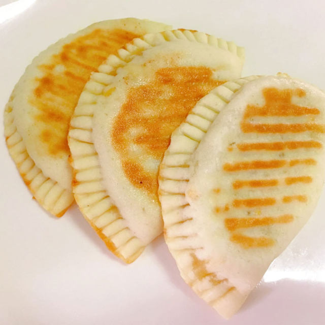 酸菜鸡蛋盒子,馅料味美鲜香,好吃极了!