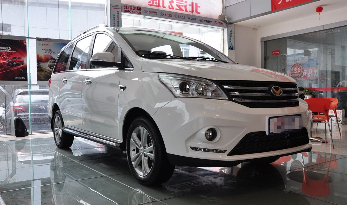 北汽幻速-幻速h3,内饰精致大气,车型显得沉稳