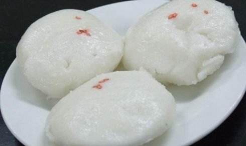 这种美食在宜宾被称为泡粑,这种美食是有点甜酸口感的,吃着也是软糯