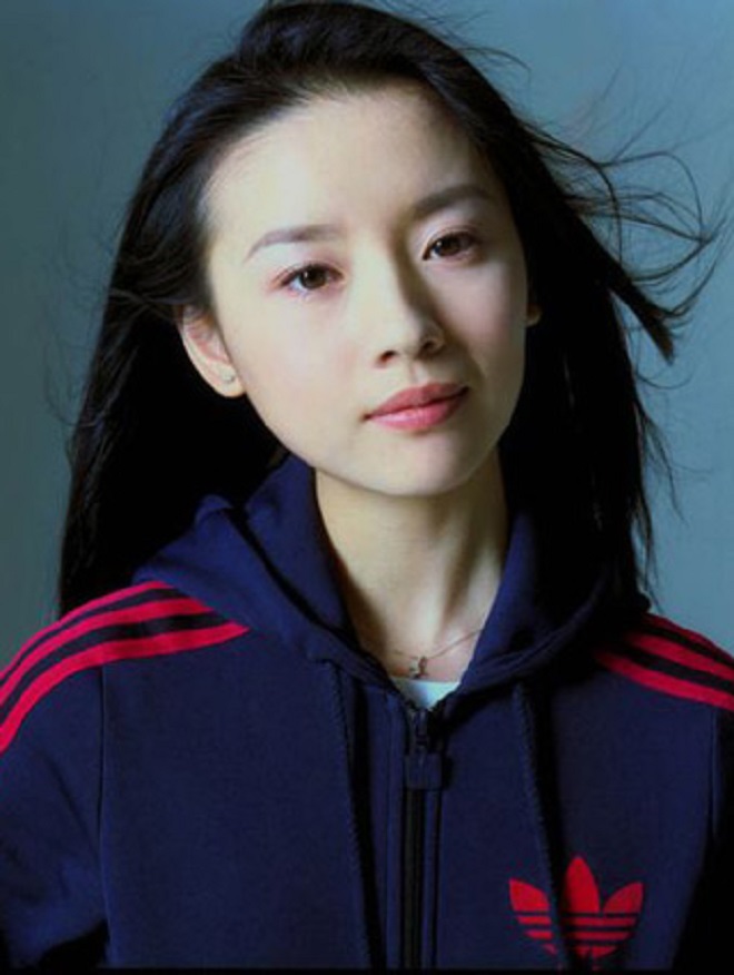 王鸥在05年出演个人第一部电视剧《心戒》而正式步入演艺圈,虽然好不