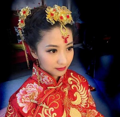 漂亮新娘子卸妆之后,变成胖妹子,网友:新郎太可怜了
