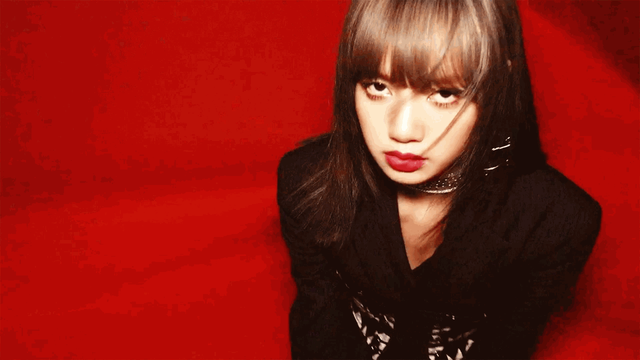 blackpink女团成员lisa参加《青春有你2》的穿搭都有哪些?