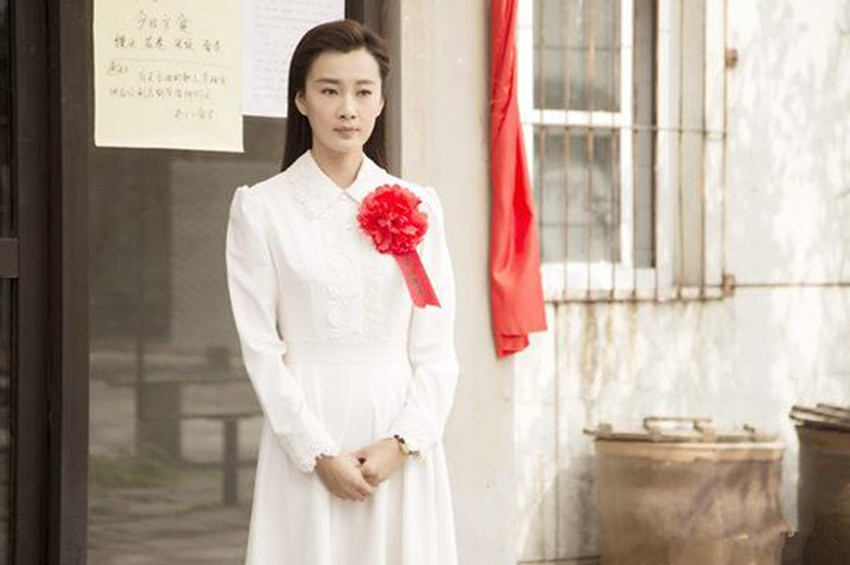 《平凡岁月》中的她,气质与能力并存,网友:气质就在这里!